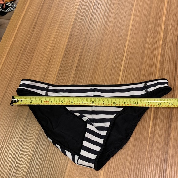 Lululemon surf to sand reversible bikini 6 - Picture 10 of 11